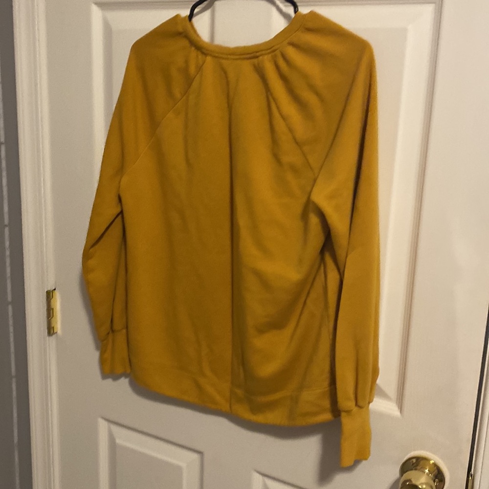 yellow crewneck - Picture 2 of 2